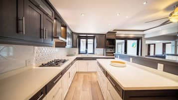 Apartment, 4 Bedrooms, Private Pool, City View | Dapur peribadi