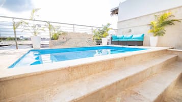 Huoneisto, 4 makuuhuonetta, yksityinen uima-allas, kaupunkinÀköala | Uima-allas | Ulkouima-allas