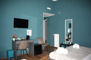 Deluxe Triple Room | Frette Italian sheets, premium bedding, down duvets, memory-foam beds - My Rhome Prati (Rome)