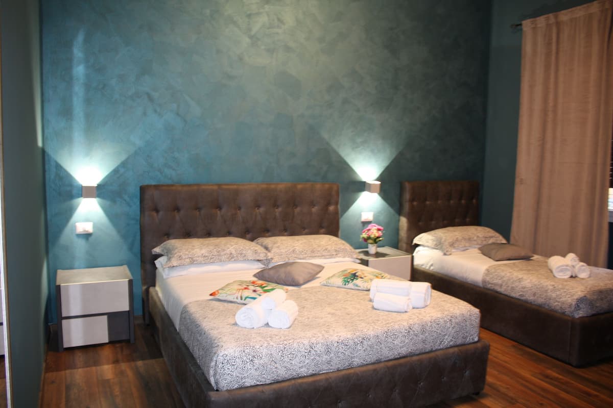 华丽三人房 | 意大利 Frette 床单、高档床上用品、羽绒被、记忆海绵床垫