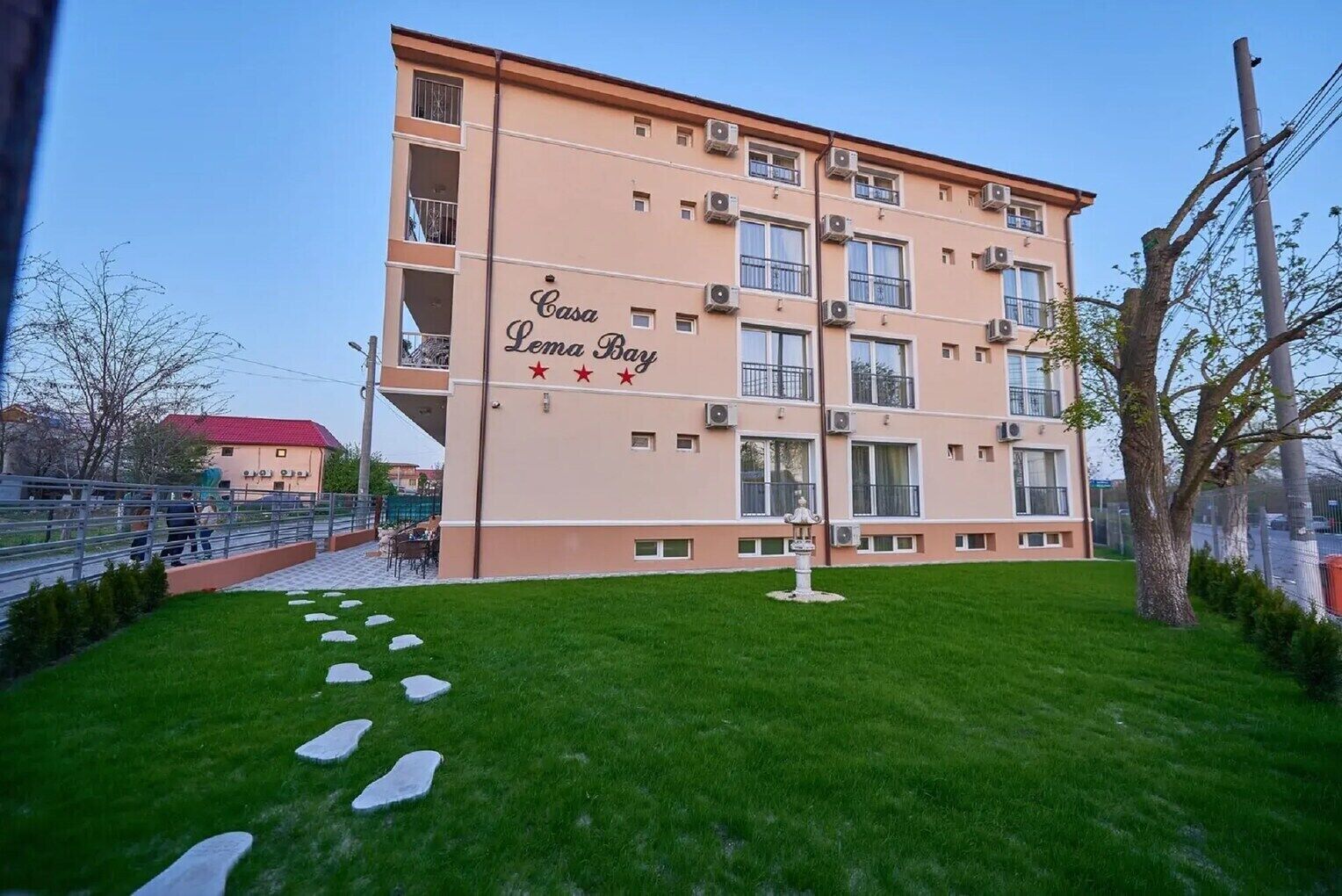 المنشأة من الخارج