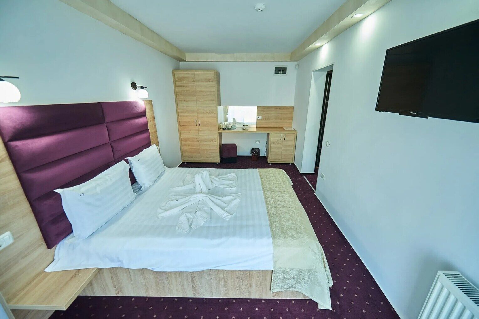 Family Triple Room, 1 Queen Bed with Sofa bed | Desk, iron/ironing board, bed sheets