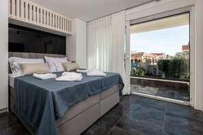 5 室のベッドルーム、セーフティボックス (室内)、アイロン / アイロン台、WiFi (無料)