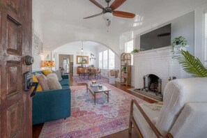 テレビ、書斎 / ワークスペース