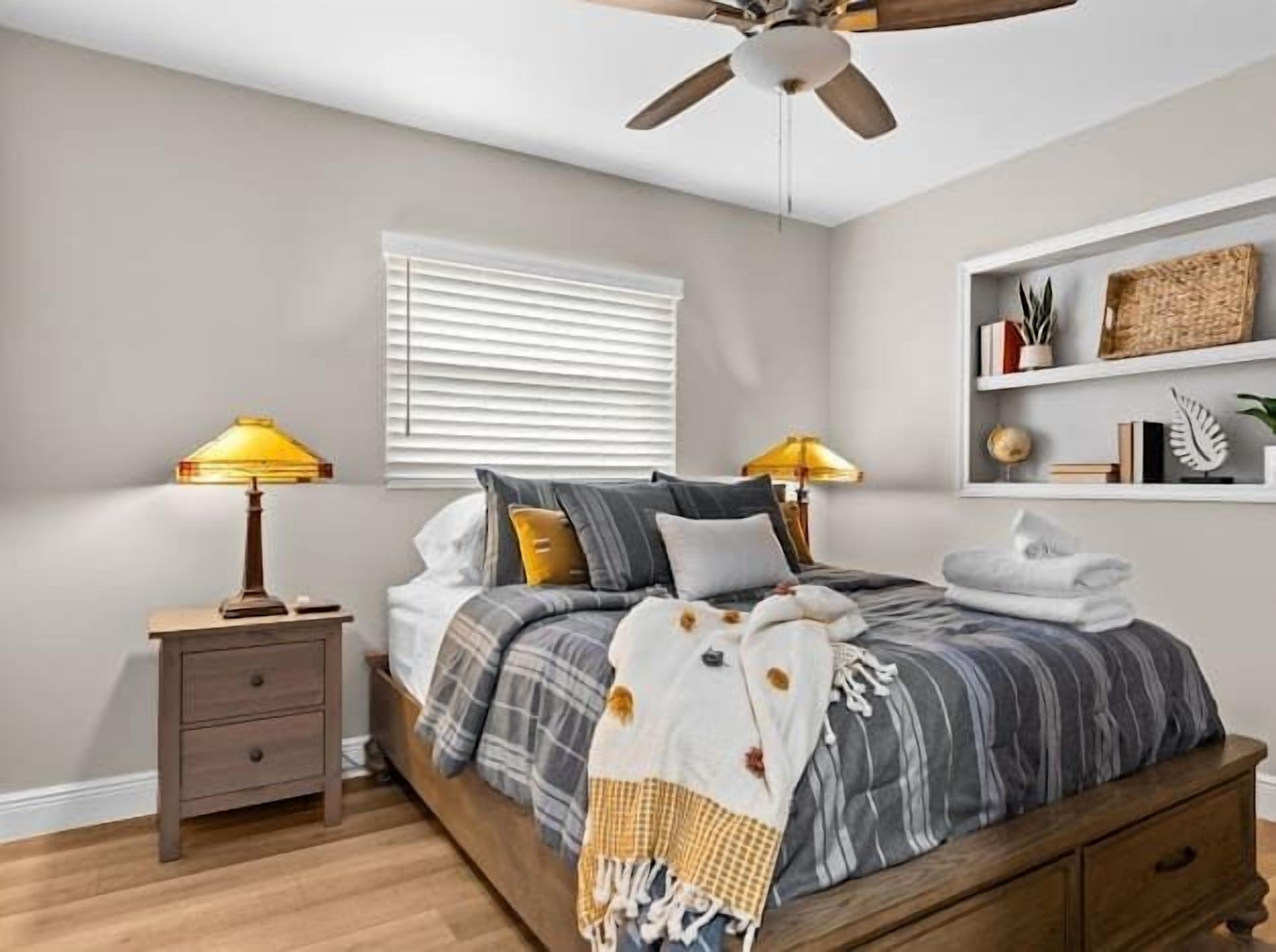 3 habitaciones, tabla de planchar con plancha, wifi y ropa de cama 