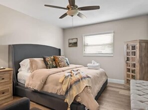 3 bedrooms, iron/ironing board, WiFi, bed sheets