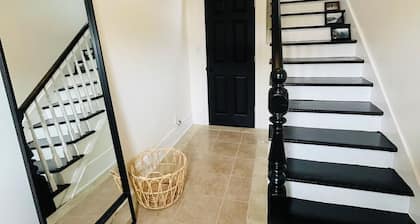 Lovely one-bedroom apartment (near downtown/beach)