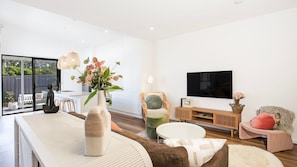 Smart TV, stereo - Burra Beachy - Pet Friendly - 5 Mins Walk to Beach (Culburra Beach)
