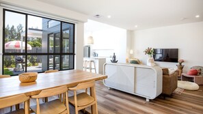 Interior - Burra Beachy - Pet Friendly - 5 Mins Walk to Beach (Culburra Beach)