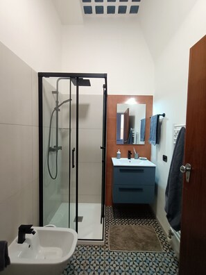 Shower, hair dryer, bidet, towels - Super cozy studio in Pomposa, in the heart of the city (Modena)