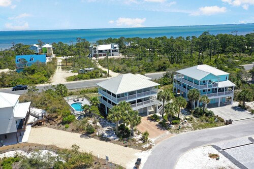 5BR w/ Pool, Beachview, Pet Friendly, Desirable Seagrass Community! Cape Dreamin