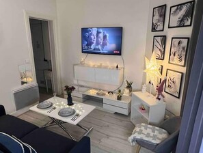 Smart TV - Cosy flat in the heart of Paris 12 (Paris)