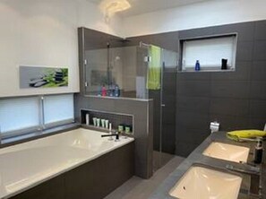Luxury Condo | Bathroom