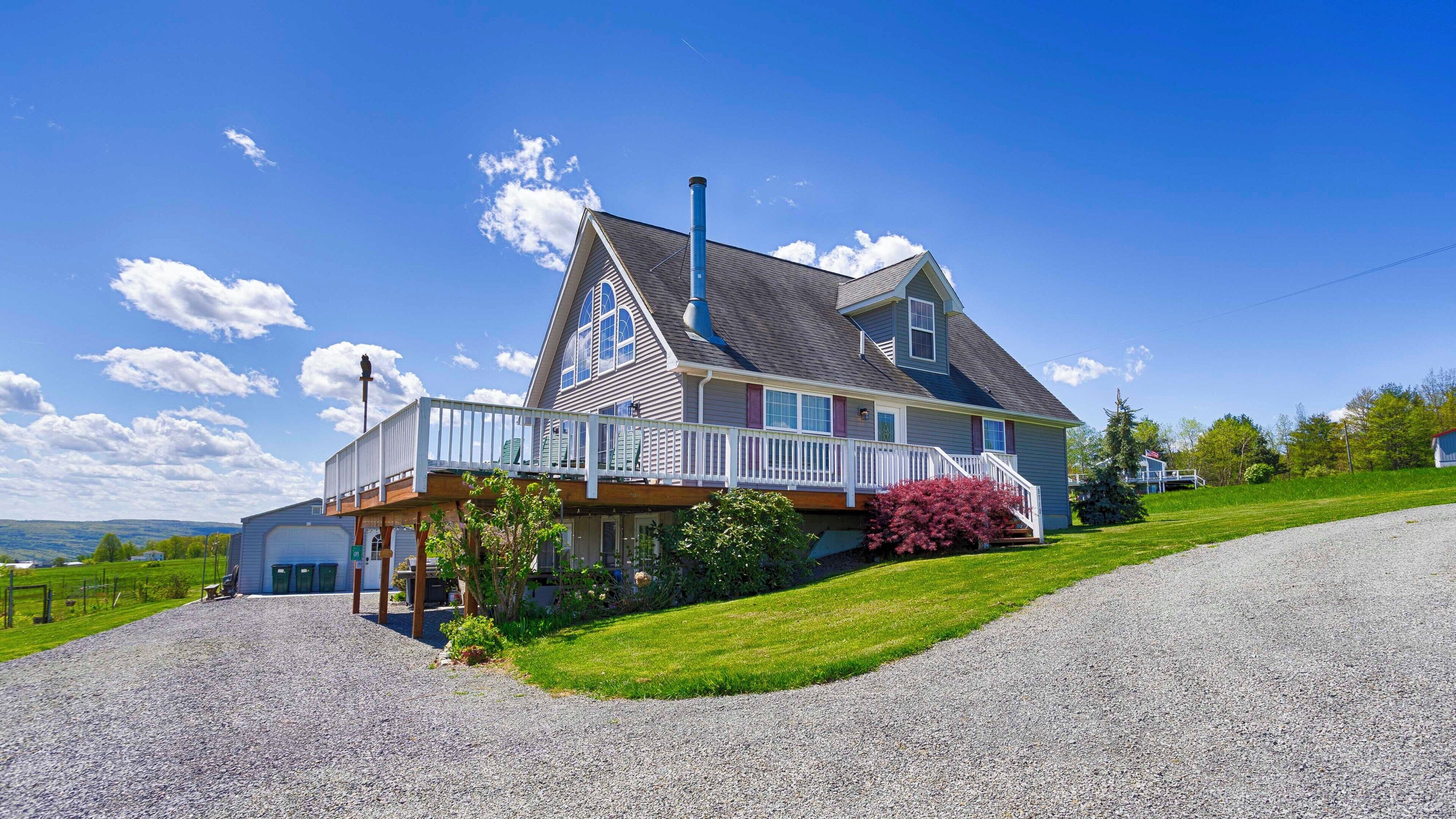 Vineyard with a View: Keuka Lake Views + Close to Wineries + Hot Tub!