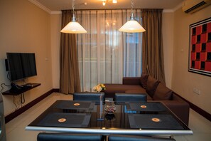 Superior Suite | In-room dining