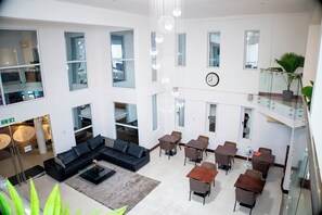Lobby sitting area - Cromer Serviced Apartments (Accra)