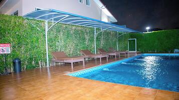 Outdoor pool, pool umbrellas