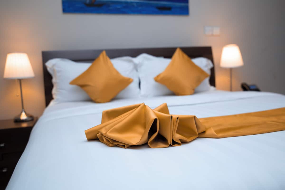 Deluxe Studio Suite, 1 Bedroom, Pool View | 1 bedroom, Egyptian cotton sheets, premium bedding, in-room safe