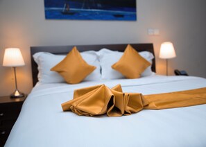 Deluxe Studio Suite, 1 Bedroom, Pool View