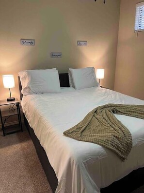 2 bedrooms, iron/ironing board, WiFi, bed sheets