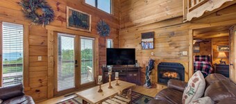 Spacious 3BR Cabin w/ HOT TUB! Breathtaking Views!