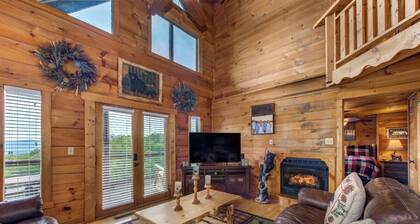 Spacious 3BR Cabin w/ HOT TUB! Breathtaking Views!
