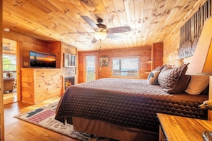 4 bedrooms, iron/ironing board, travel crib, free WiFi