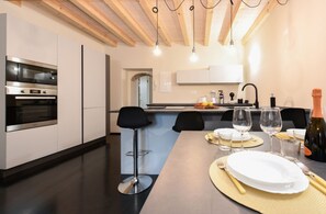 Dining - Casa Margherita   nel borgo antico, recentemente ristrutturata. (Salò)