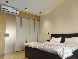 2 bedrooms, bed sheets - Shaw Estate_Cottage151A (Noida)