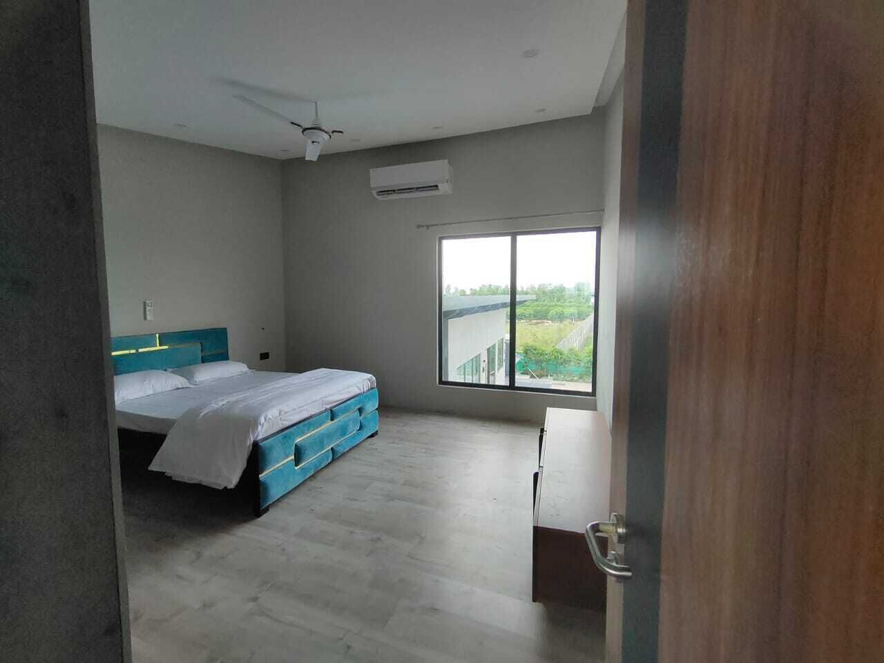 2 bedrooms, bed sheets