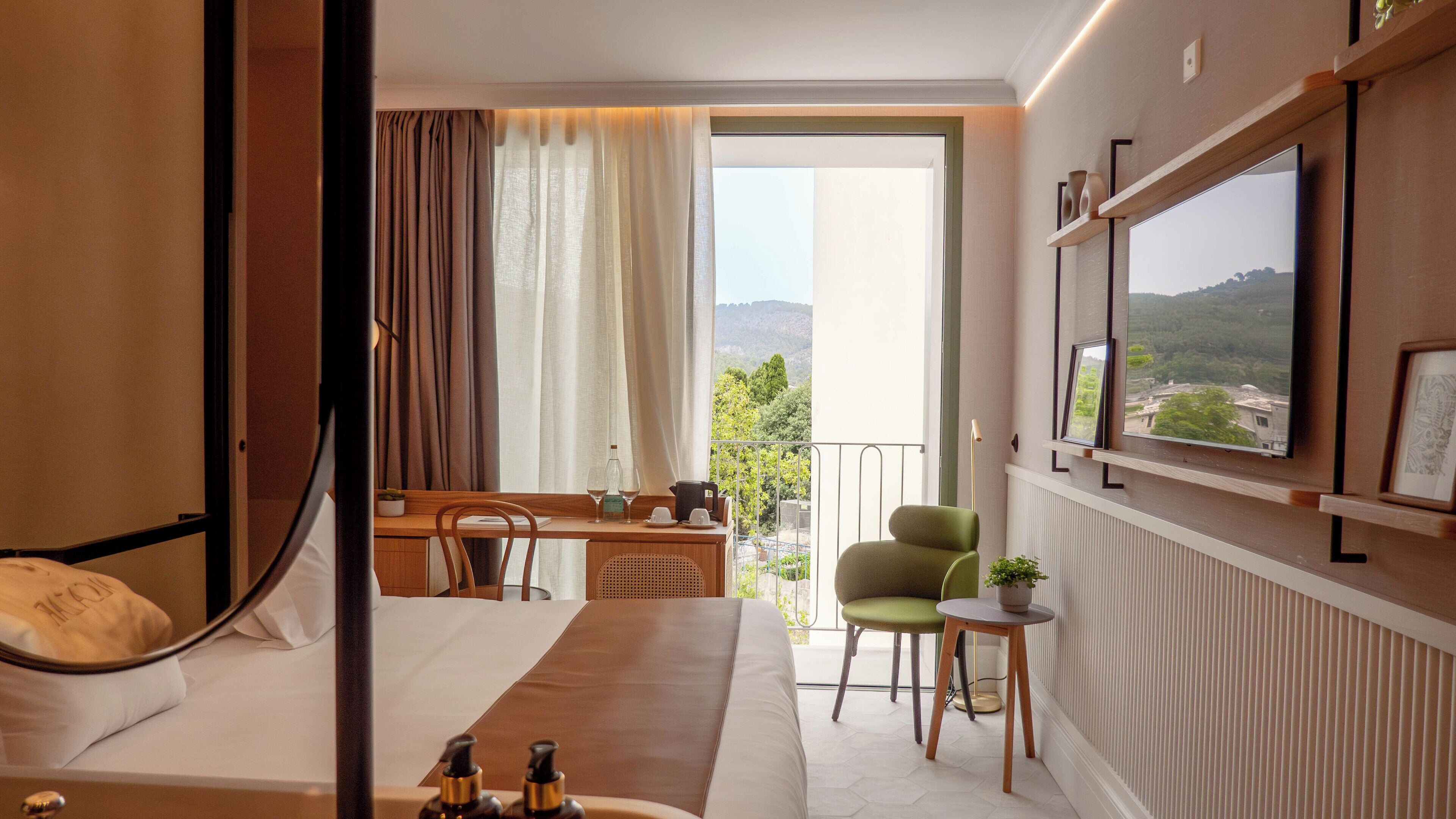 Phòng Superior, ban công, quang cảnh vườn | Bộ đồ giường cao cấp, minibar, két bảo mật tại phòng, bàn 