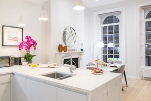Superior Apartment, 1 Bedroom | Private kitchen - Urban Chic - Acre (London)