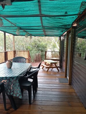 Outdoor dining - Pinarello - Quatre Pièces Dans un Écrin de Verdure (Zonza)