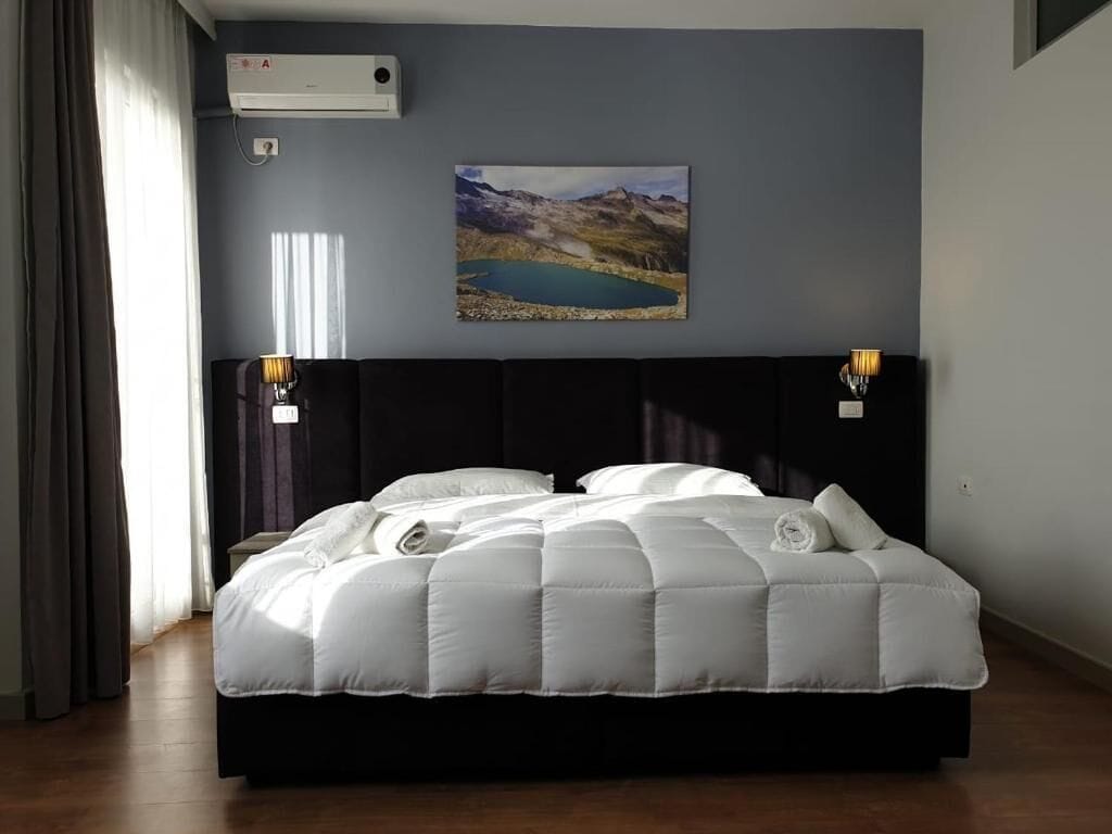 Minibar, in-room safe, free WiFi