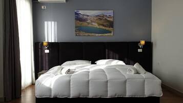 Minibar, in-room safe, free WiFi