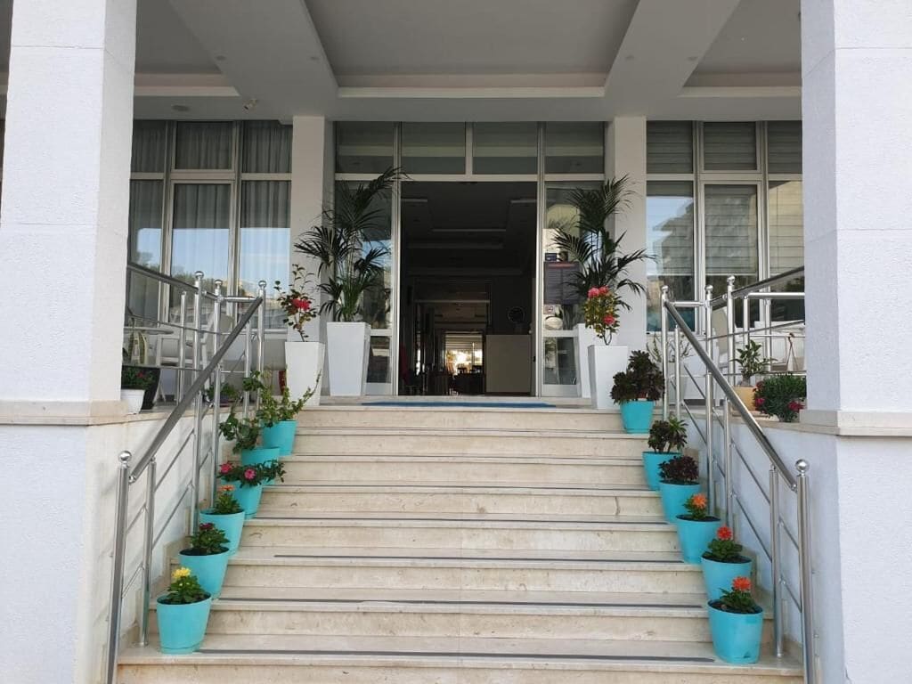 Frigobar, cofres nos quartos, Wi-Fi de cortesia