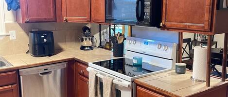 Micro-ondes, four, plaque de cuisson, lave-vaisselle