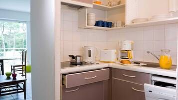 Kühlschrank, Mikrowelle, Geschirrspüler, Toaster