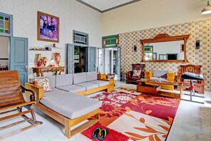 Lobby sitting area - Hotel O YY's House Syariah (Klaten)