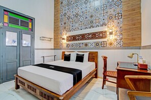 华丽双人房 | 办公桌、免费 WiFi、床单