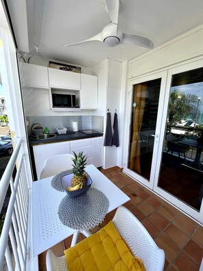 Outdoor dining - Chez Valerie ET Pascal (Tartane)