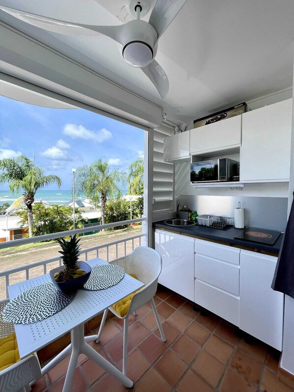 Outdoor dining - Chez Valerie ET Pascal (Tartane)