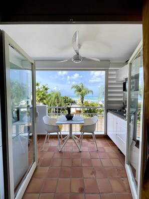 Outdoor dining - Chez Valerie ET Pascal (Tartane)