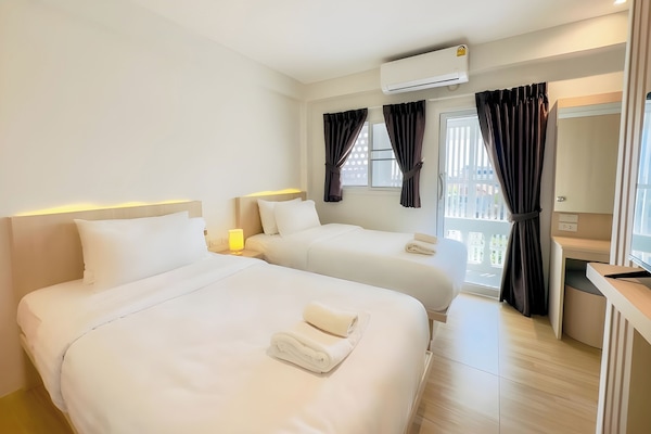 Twin Room, Balcony | Premium bedding, down comforters, minibar, desk