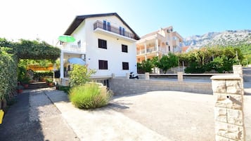 Departamento (Smilje - good location & parking - R4) | Exterior