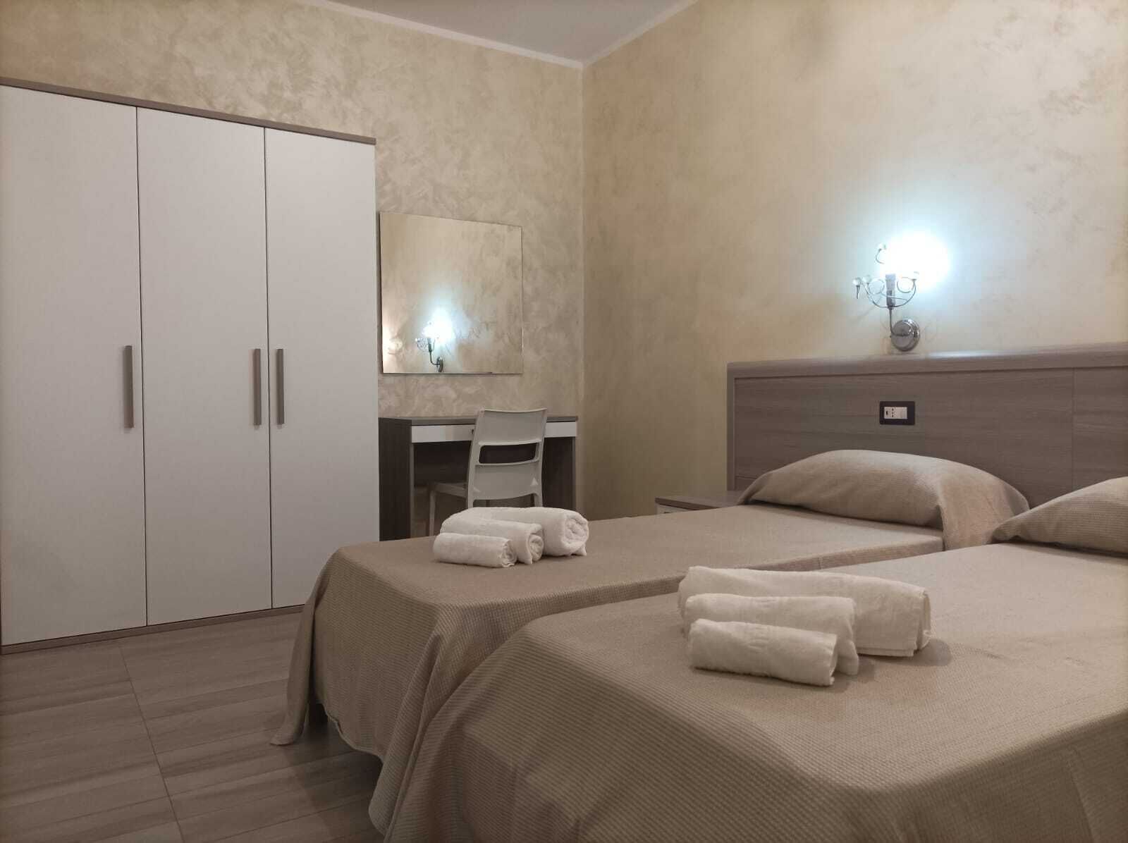 2 Schlafzimmer, Schreibtisch, Bügeleisen/Bügelbrett, Reisekinderbett