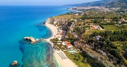 Tropea confortable three-room apartment with POOL 3 minutes from the SEA