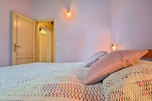 1 habitación, tabla de planchar con plancha, wifi y ropa de cama