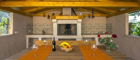 屋外ダイニングエリア