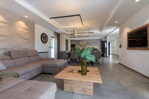 Télévision, cheminée